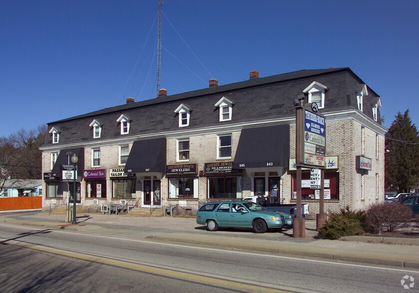 Warwick Retail Portfolio portefeuille de 4 propriétés à vendre sur LoopNet.ca - Photo principale - Image 1 de 4