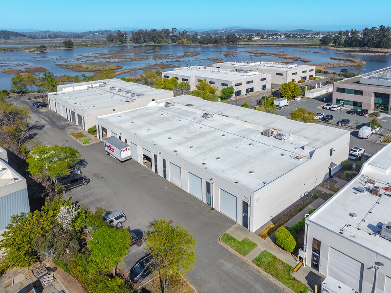 75 Digital Dr, Novato, CA à louer - Photo du bâtiment - Image 2 de 3