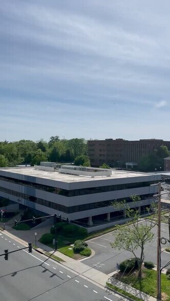 4041 University Dr, Fairfax, VA à louer - Vidéo sur l’inscription commerciale - Image 3 de 16