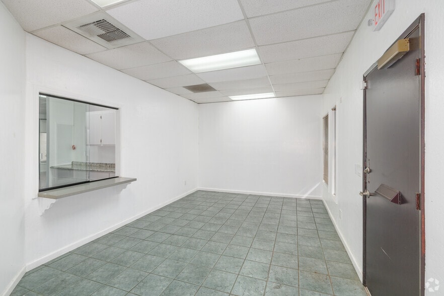 701 Howe Ave, Sacramento, CA for sale - Interior Photo - Image 3 of 25