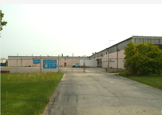 1721 Dove St, Port Huron, MI à louer - Photo du bâtiment - Image 3 de 17