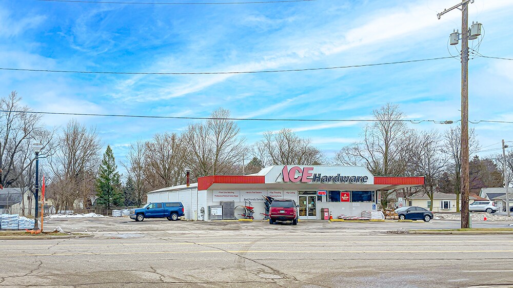 1974 Cedar St, Holt, MI for sale Primary Photo- Image 1 of 2