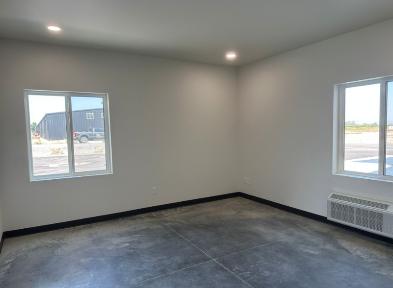 3221 Pureview Ln, Billings, MT for lease - Primary Photo - Image 2 of 23