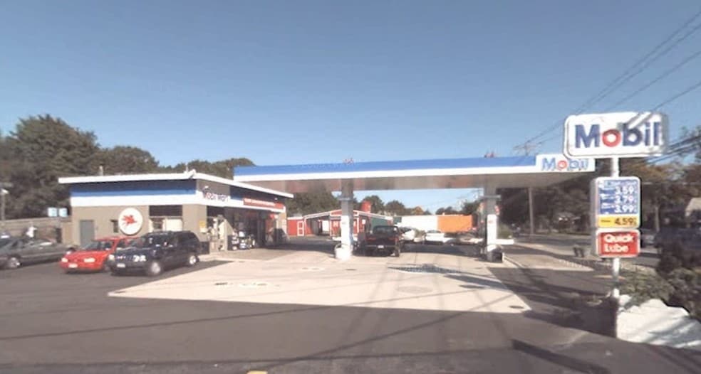 450 Larkfield Rd, East Northport, NY for lease - Building Photo - Image 2 of 4