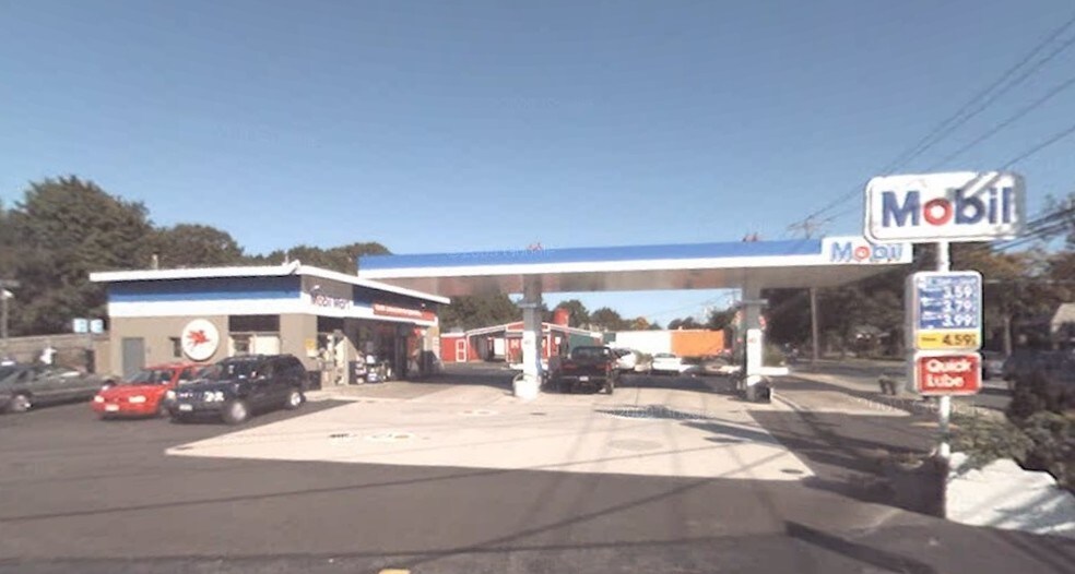 450 Larkfield Rd, East Northport, NY à louer - Photo du bâtiment - Image 2 de 4