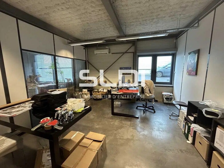 Flex in Villefranche-sur-Saône for lease - Interior Photo - Image 2 of 9