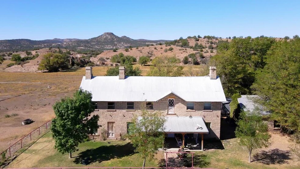 4820 Perkinsville Rd, Seligman, AZ à vendre - Vid o sur l inscription commerciale - Image 2 de 14