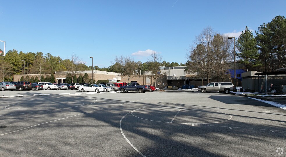 6 Davis Dr, Durham, NC à louer - Photo du bâtiment - Image 2 de 3