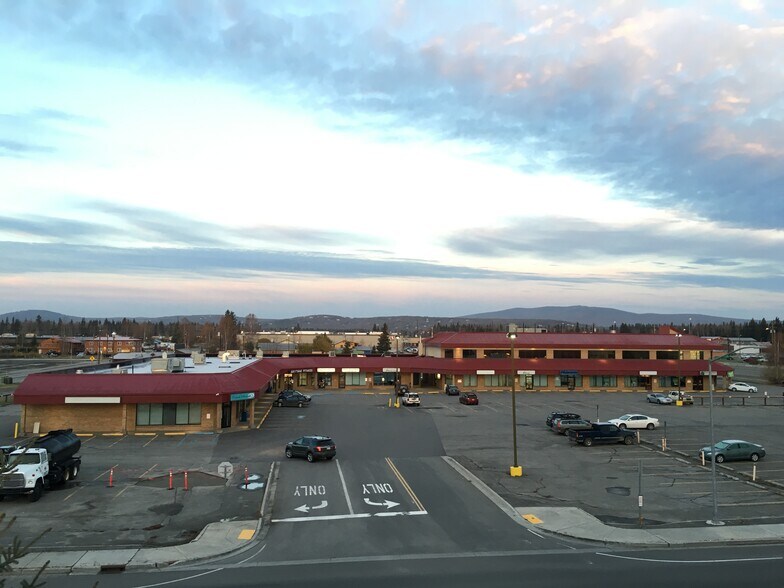 3401-3437 Airport Way, Fairbanks, AK à louer - Photo du bâtiment - Image 2 de 2