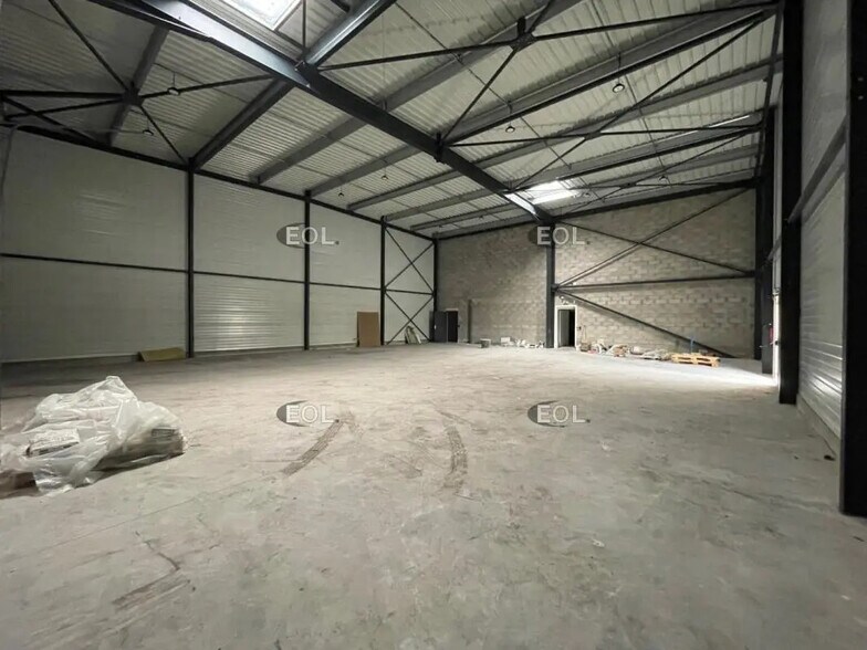 Industrial in Le Mesnil-Amelot for lease - Interior Photo - Image 2 of 5
