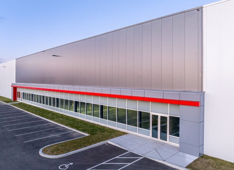 1075 Boul Bd Gérard-Cadieux, Salaberry-de-valleyfield, QC for lease - Building Photo - Image 3 of 3