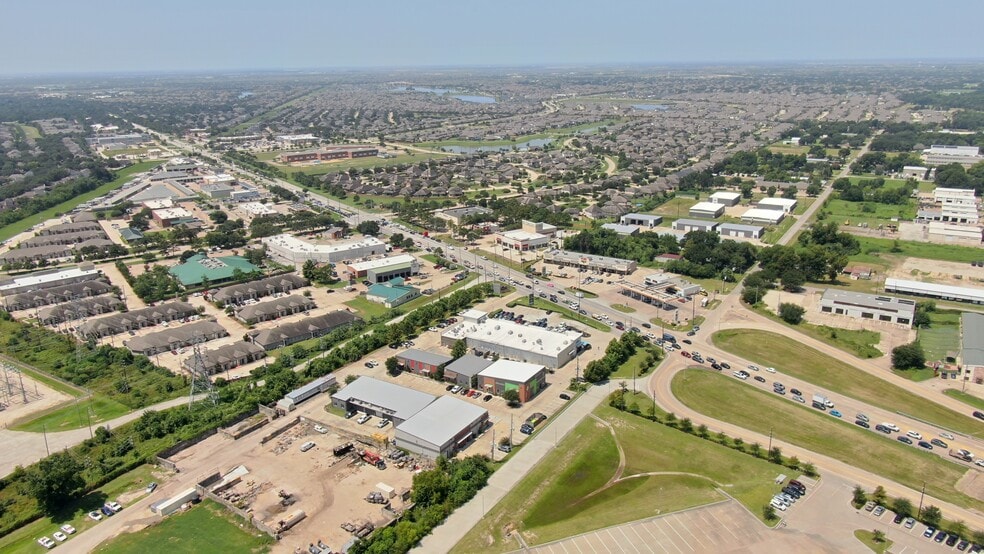 11946 Barker Cypress Rd, Cypress, TX for lease - Building Photo - Image 3 of 8