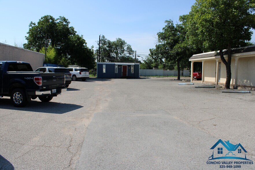 809 Knickerbocker Rd, San Angelo, TX à louer - Photo du bâtiment - Image 2 de 7