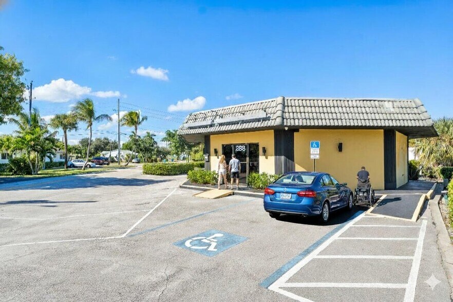 888 East Coast Ave, Lantana, FL à louer - Photo du bâtiment - Image 3 de 9