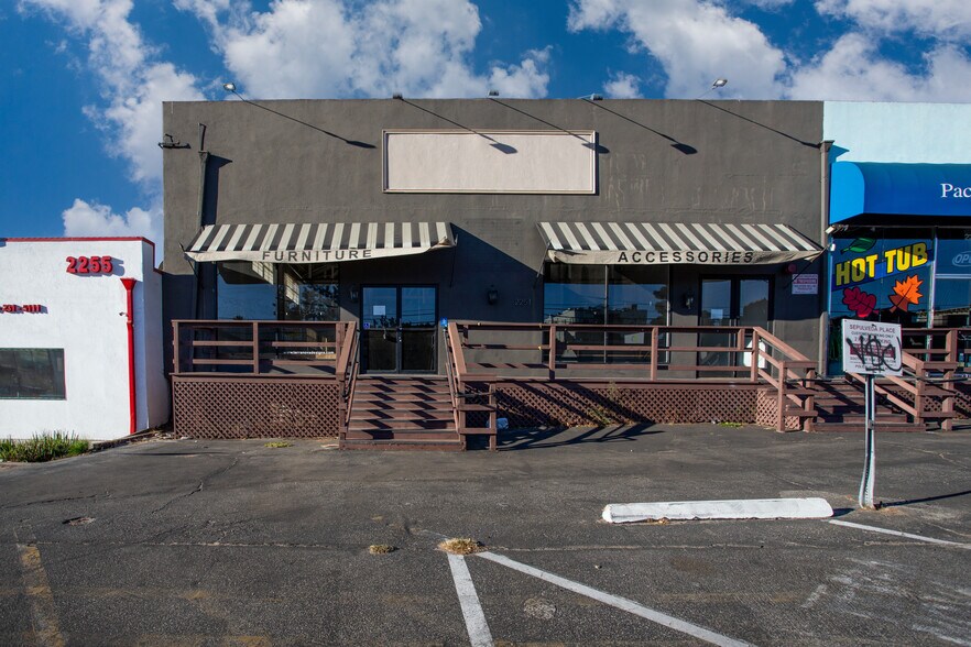 2235-2251 S Sepulveda Blvd, Los Angeles, CA à louer - Photo du bâtiment - Image 2 de 17