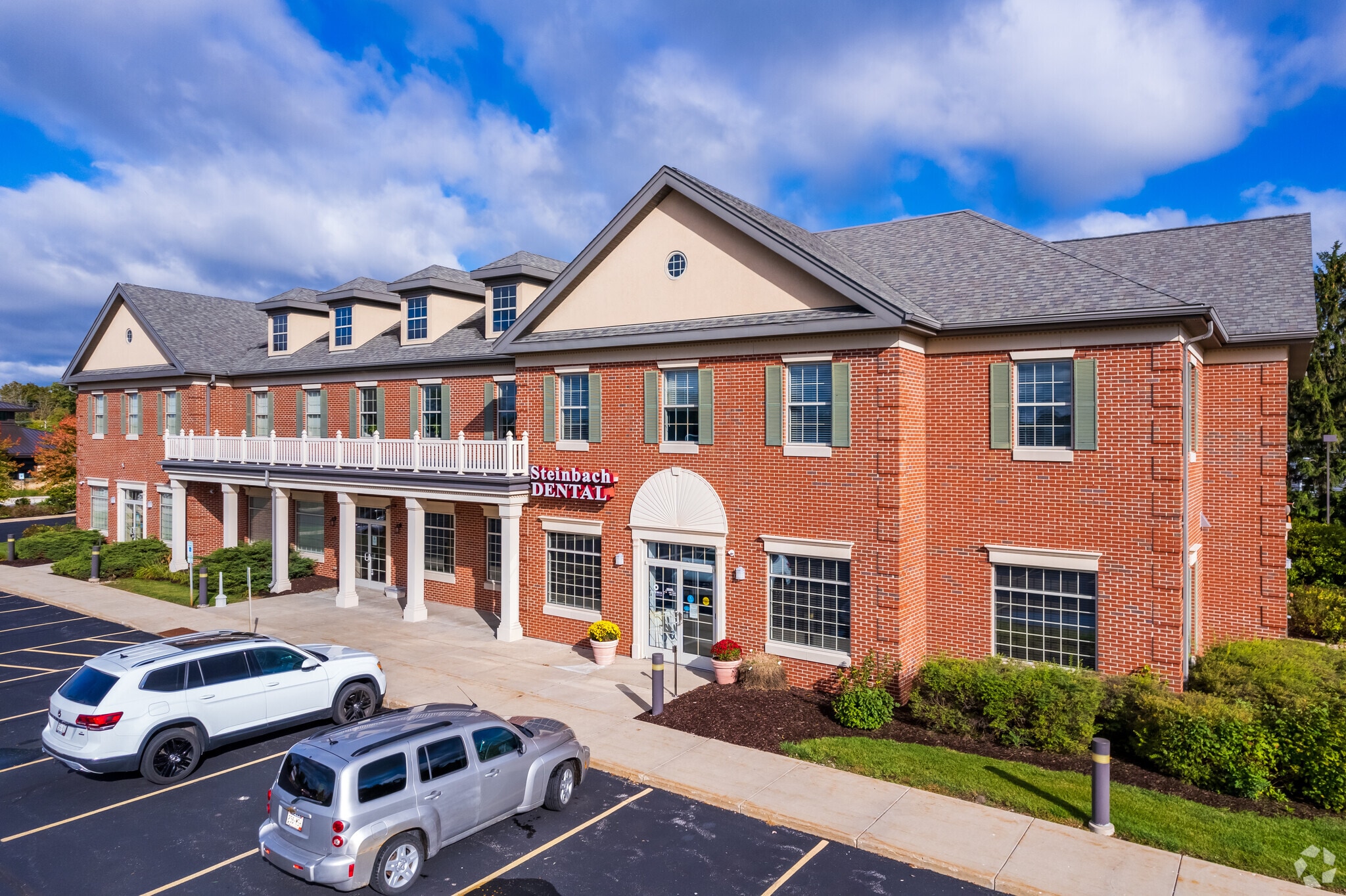 18200 W Capitol Dr, Brookfield, WI for sale Building Photo- Image 1 of 17