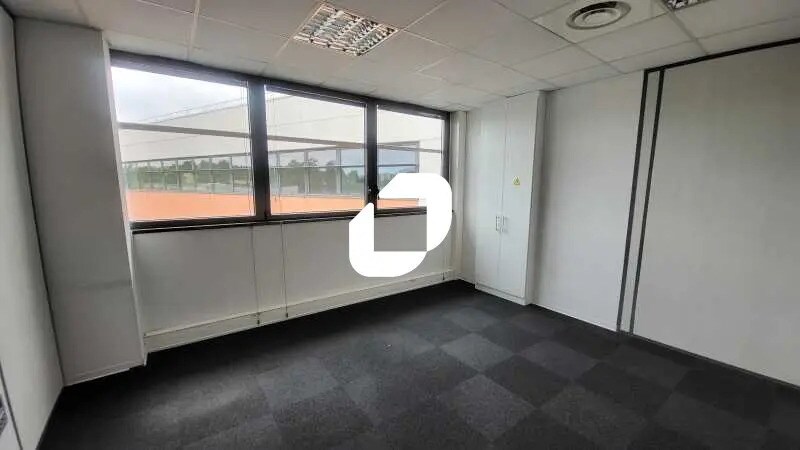 Office in VILLENAVE-D'ORNON for lease - Interior Photo - Image 3 of 7