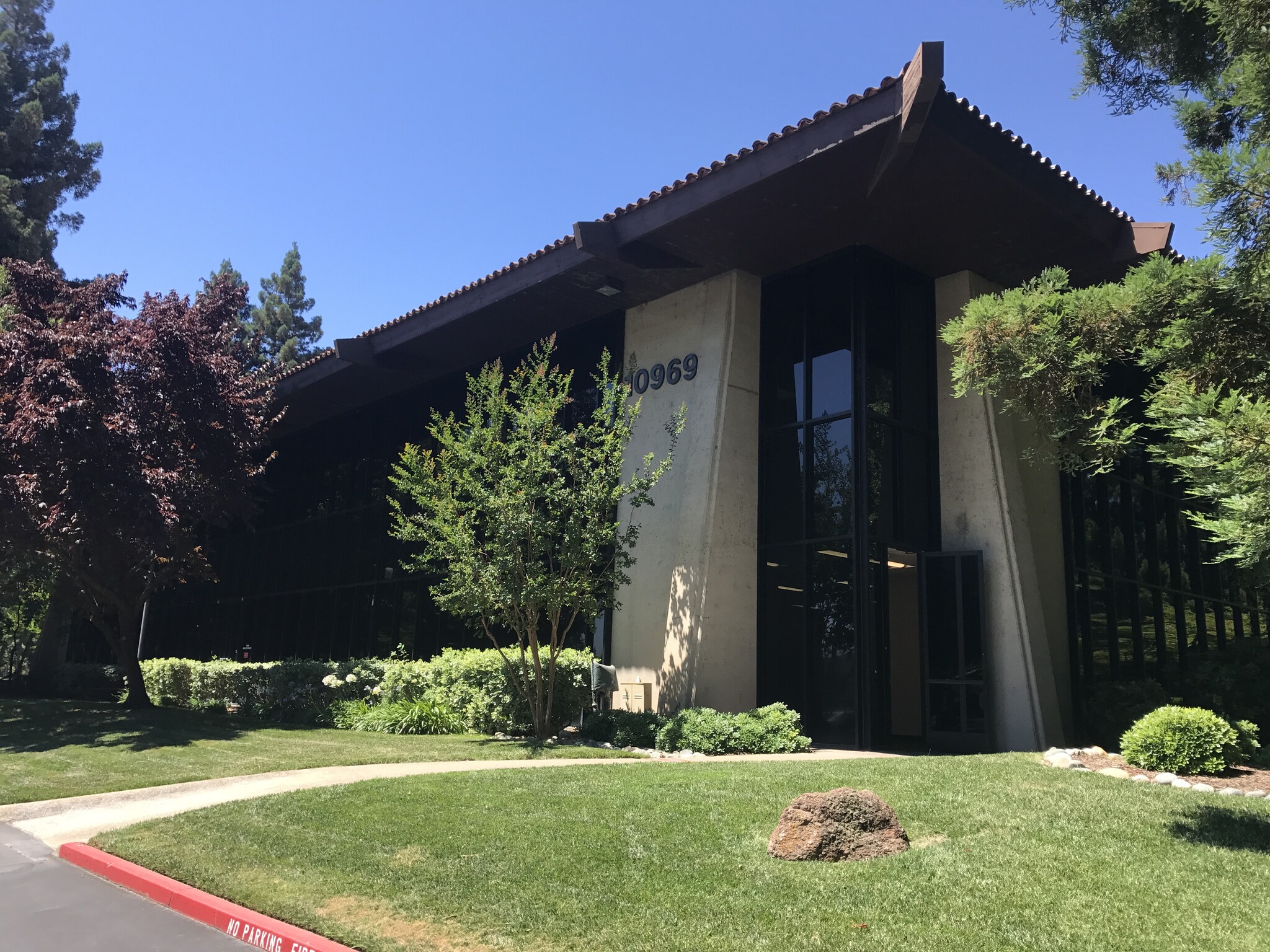 10969 Trade Center Dr, Rancho Cordova, CA à louer Photo du bâtiment- Image 1 de 7