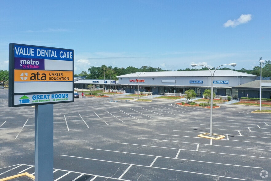 7325-7429 Spring Hill Dr, Spring Hill, FL for lease - Building Photo - Image 2 of 9