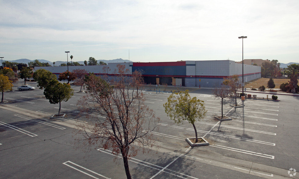 2171-2243 W Florida Ave, Hemet, CA for sale - Primary Photo - Image 1 of 1