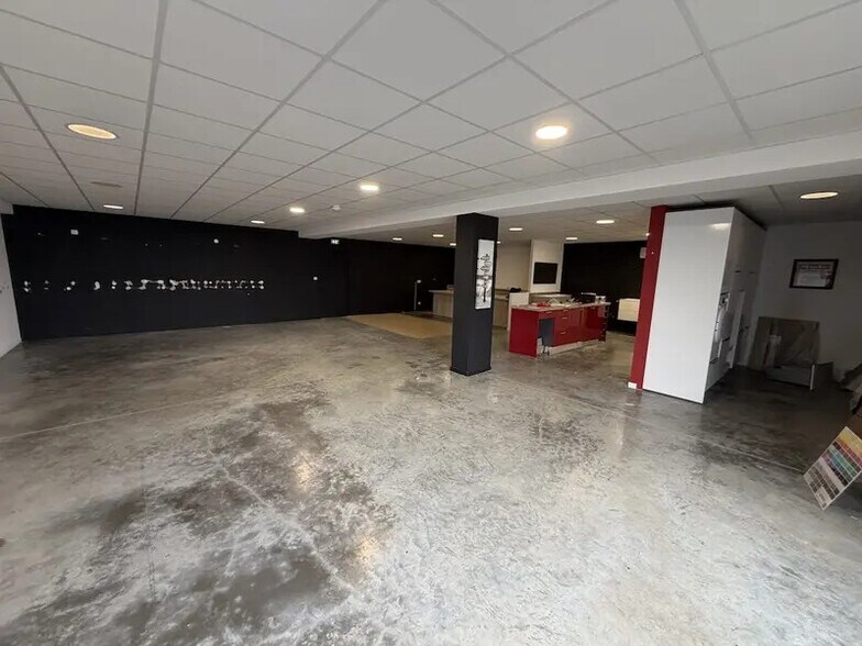 Retail in La Teste-de-Buch for lease - Interior Photo - Image 2 of 7