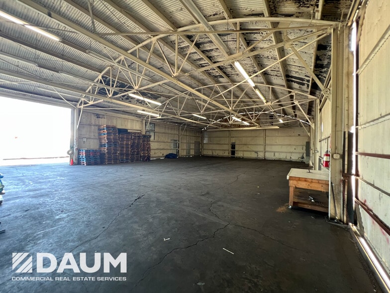 1981 Belgrave Ave, Huntington Park, CA for lease - Building Photo - Image 2 of 16