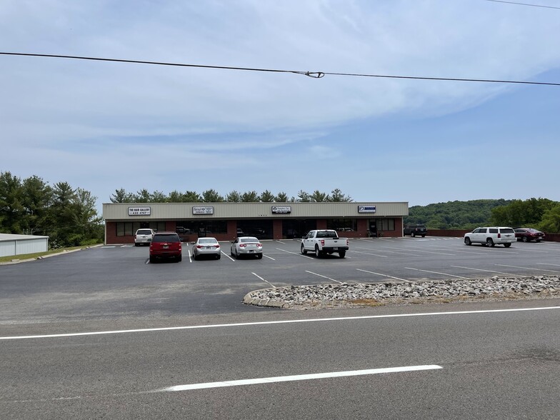 1822 Huntsville Hwy, Fayetteville, TN for sale - Building Photo - Image 1 of 1