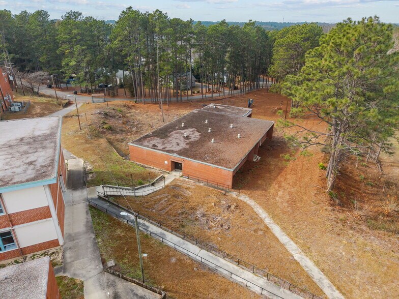 516 W Chapin Rd, Aberdeen, NC à vendre - Photo du bâtiment - Image 3 de 25