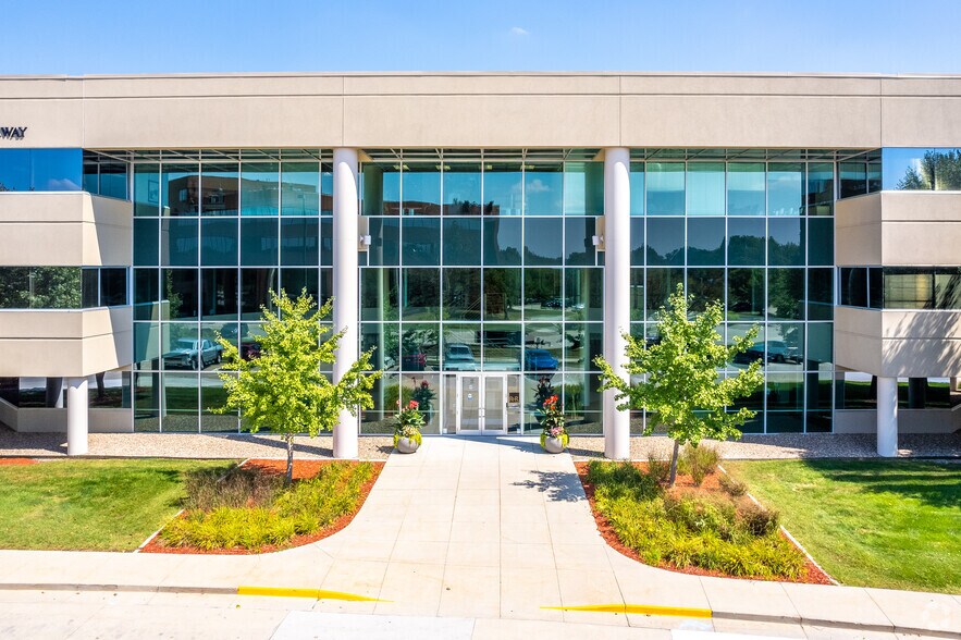 2600 Westown Pky, West Des Moines, IA à louer - Photo du bâtiment - Image 3 de 6