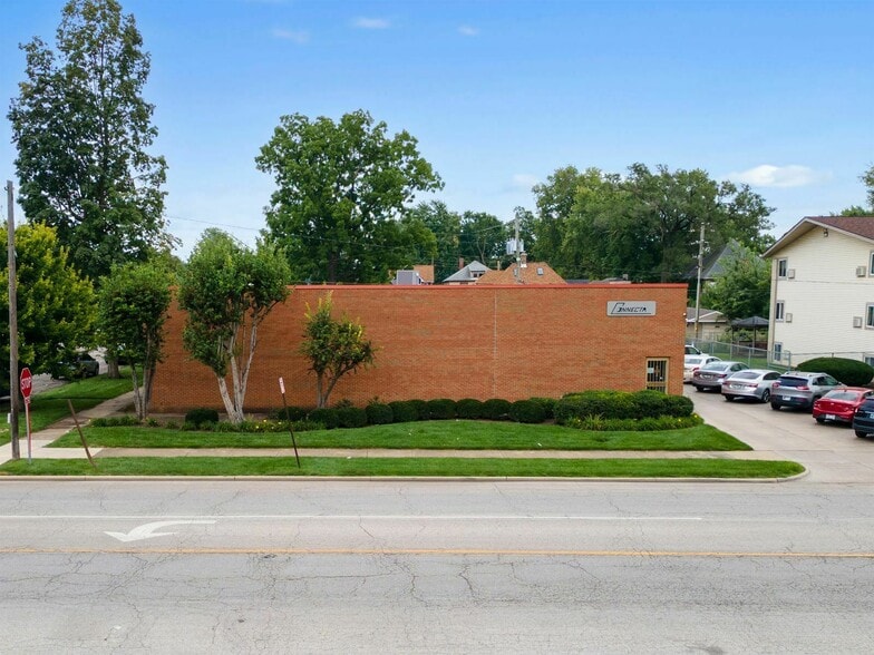 3369 Boulevard Pl, Indianapolis, IN for lease - Building Photo - Image 2 of 22