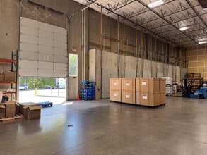 7930 SW Burns Way, Wilsonville, OR à louer Photo intérieure- Image 2 de 3