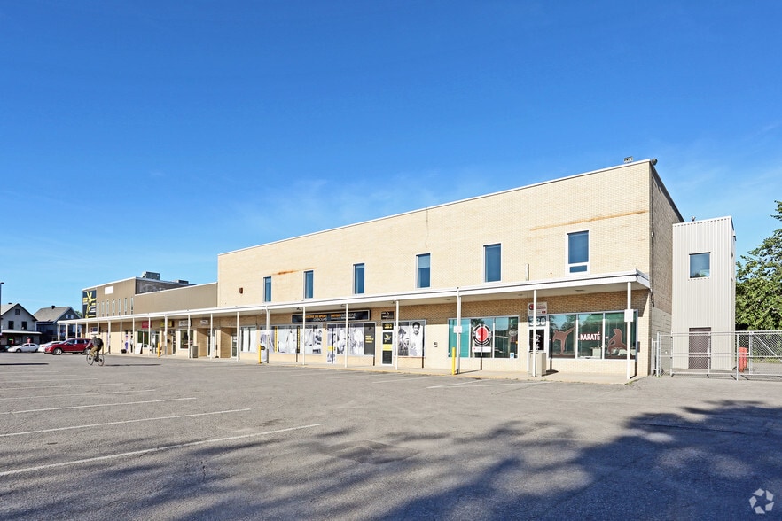 380-402 Boul Alexandre-Taché, Gatineau, QC à louer - Photo du bâtiment - Image 3 de 4