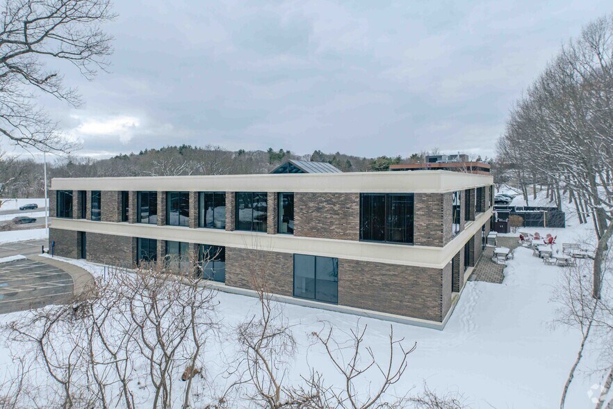 92 Hayden Ave, Lexington, MA à louer - Photo du bâtiment - Image 2 de 4