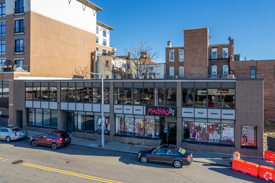 221-239 Border St, Boston, MA for lease - Primary Photo - Image 1 of 4