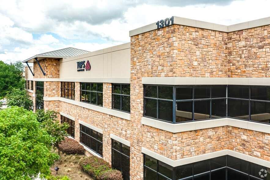 1301 Central Expy S, Allen, TX à louer - Photo du bâtiment - Image 2 de 9