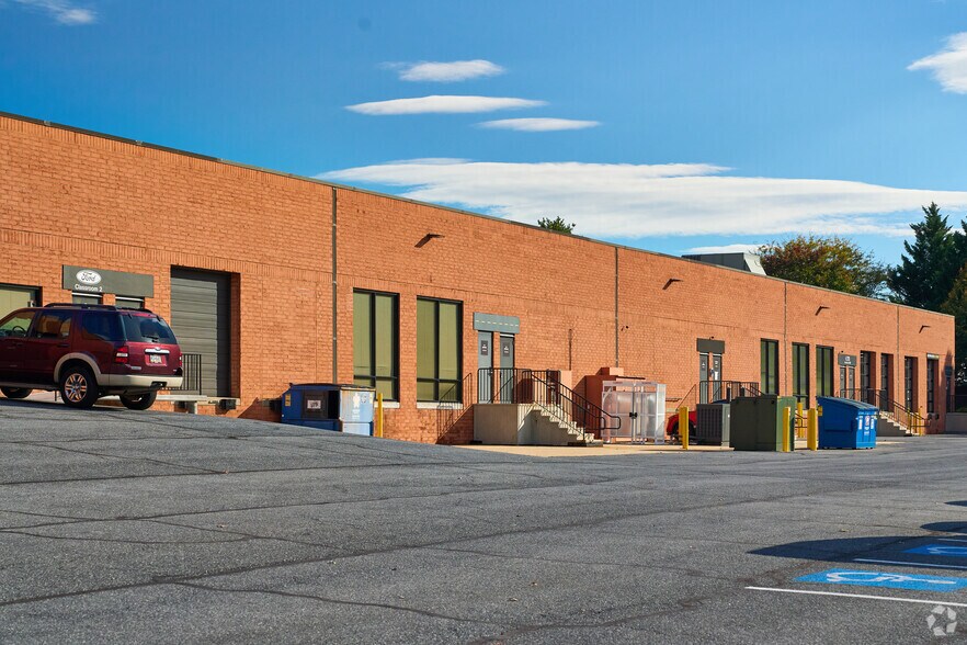 5107 Pegasus Ct, Frederick, MD à louer - Photo du bâtiment - Image 2 de 4