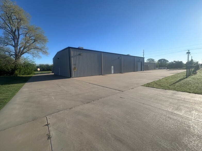 4606 N Mingo Rd, Tulsa, OK à louer - Photo du bâtiment - Image 3 de 5
