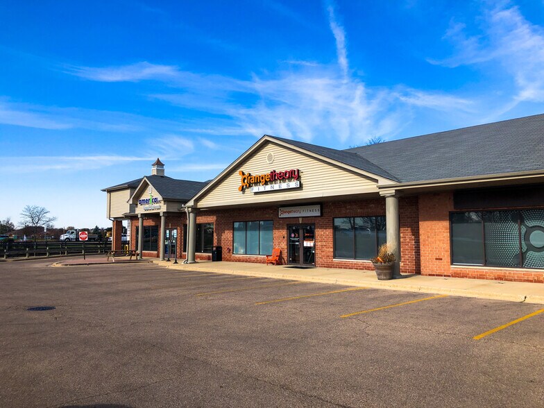 2401 Kaneville Rd, Geneva, IL à louer - Photo du bâtiment - Image 1 de 3