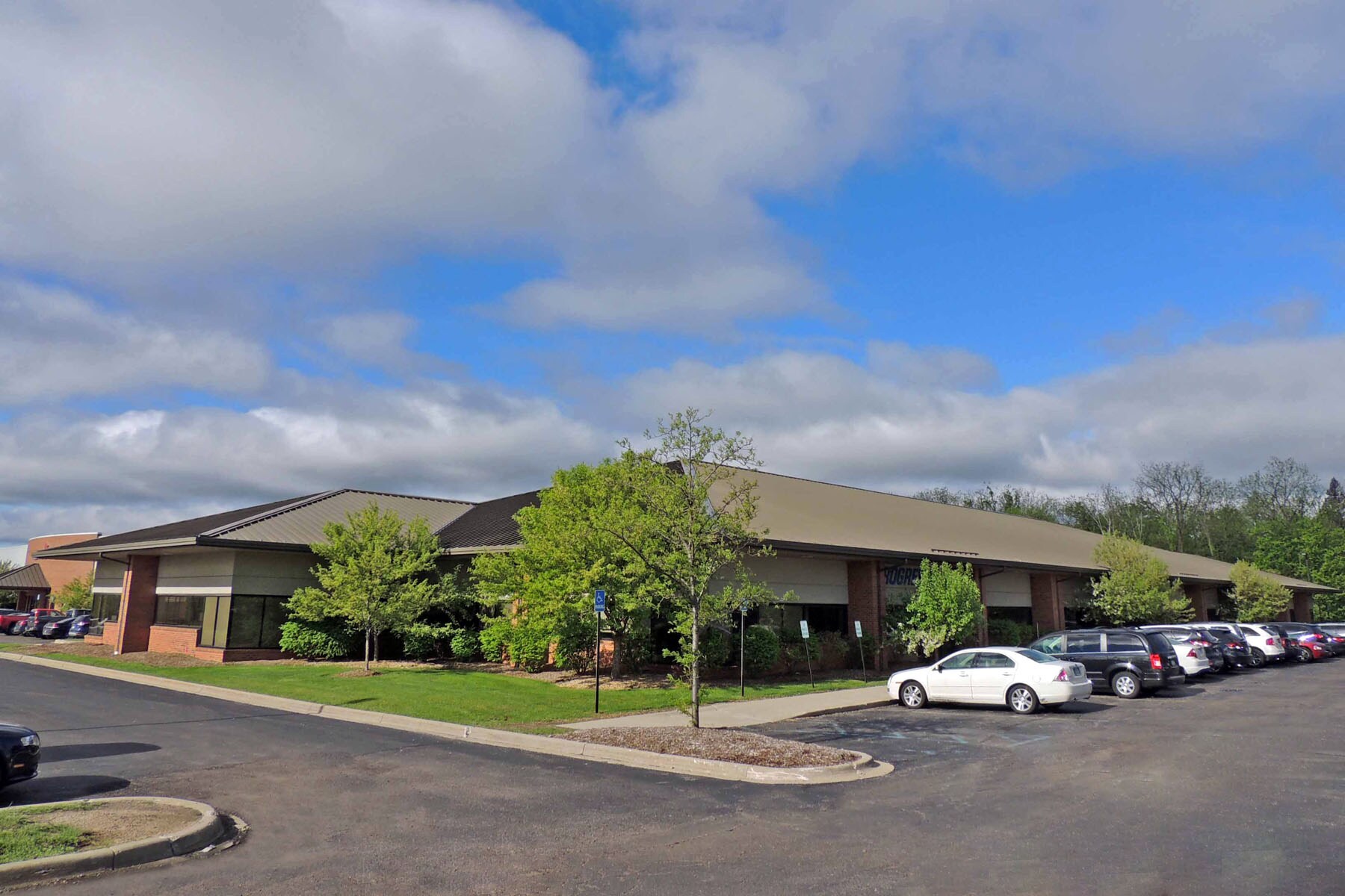 46321-46365 Five Mile Rd, Plymouth, MI for lease Primary Photo- Image 1 of 2