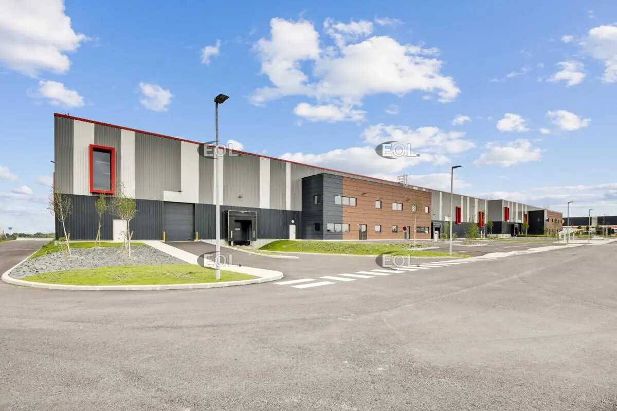 Flex in Le Thillay for lease Building Photo- Image 1 of 10