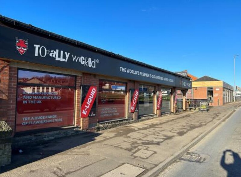 Birstall Retail Village, 895 Bradford Rd portfolio of 2 properties for sale on LoopNet.ca - Building Photo - Image 2 of 2