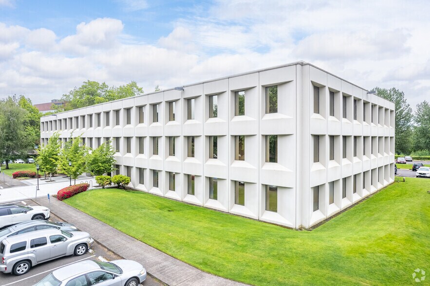 1600 Valley River Dr, Eugene, OR à louer - Photo du bâtiment - Image 2 de 4