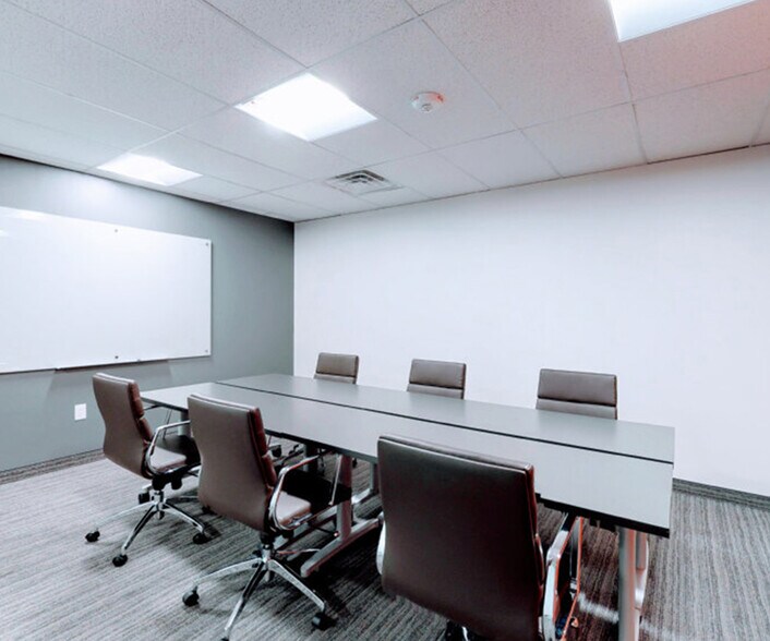 8035 E R L Thornton Fwy, Dallas, TX à louer - Photo intérieure - Image 3 de 5