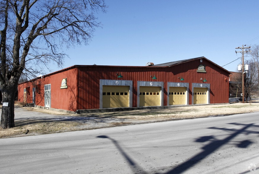 300 N Maple St, Lebanon, TN for lease - Primary Photo - Image 3 of 9