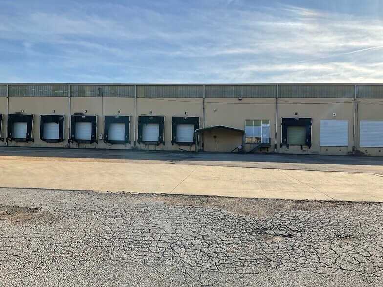 2214 S Green St, Tupelo, MS à louer - Photo du bâtiment - Image 2 de 3