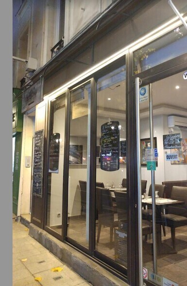 Retail in Puteaux for lease - Building Photo - Image 3 of 12