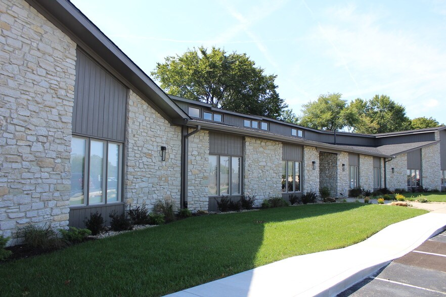 5519 E 82nd St, Indianapolis, IN à louer - Photo du bâtiment - Image 3 de 9