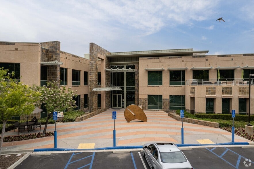 30301 Agoura Rd, Agoura Hills, CA à louer - Photo du bâtiment - Image 3 de 7