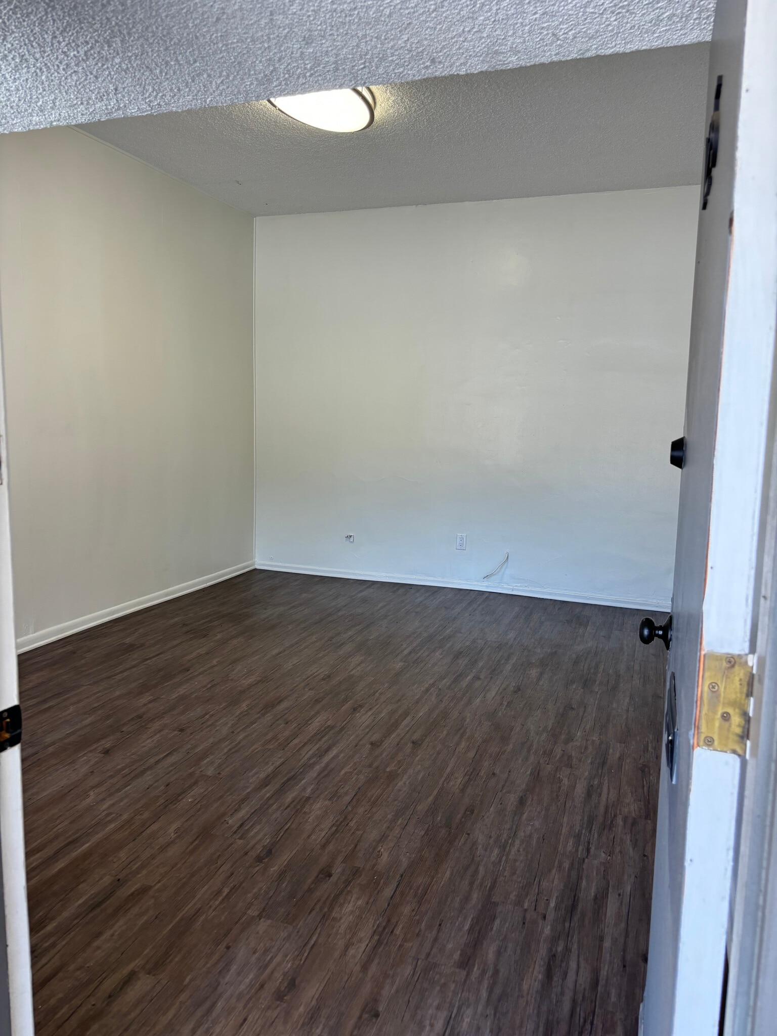 13615 Victory Blvd, Van Nuys, CA for lease Interior Photo- Image 1 of 2
