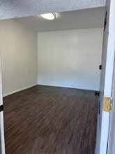 13615 Victory Blvd, Van Nuys, CA for lease Interior Photo- Image 1 of 2